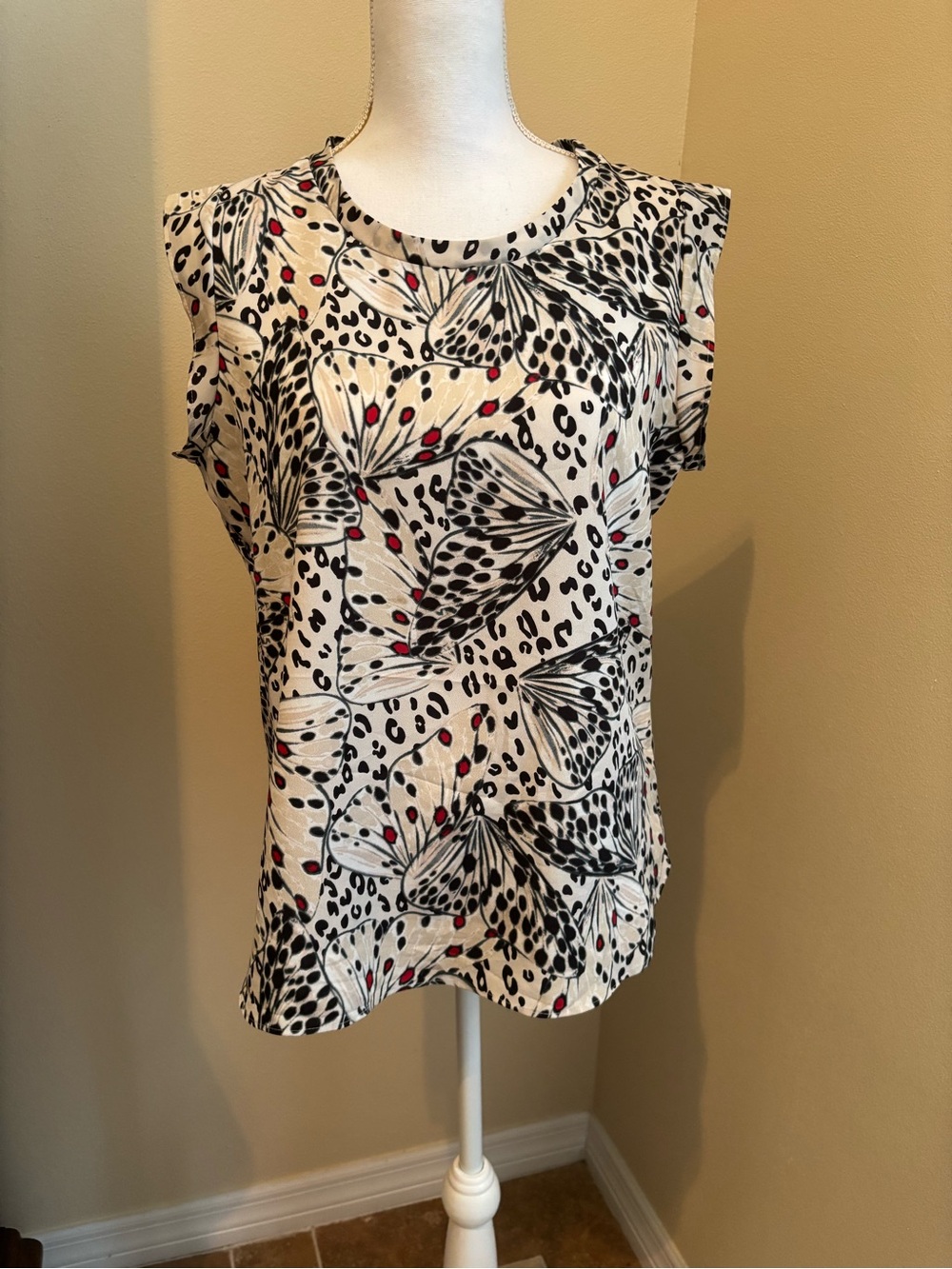 DKNY Black, White & Red Floral Print Cap Sleeve Top